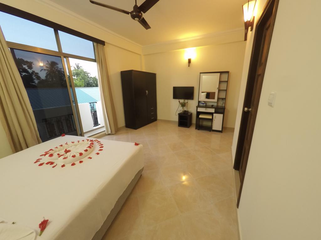 Smera Grand Maamigili Island Exterior photo