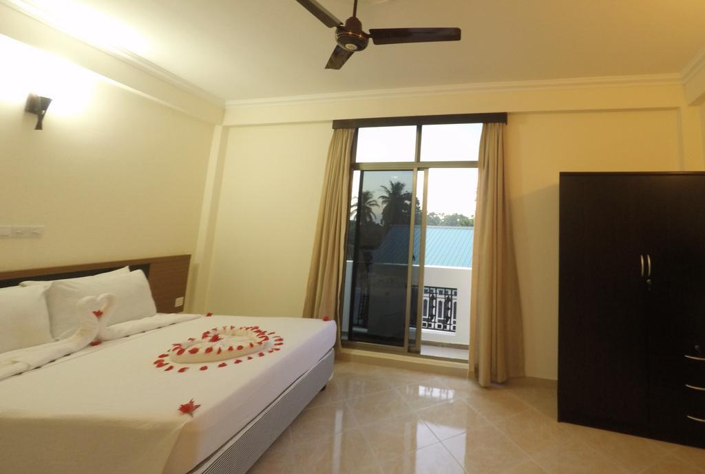 Smera Grand Maamigili Island Exterior photo